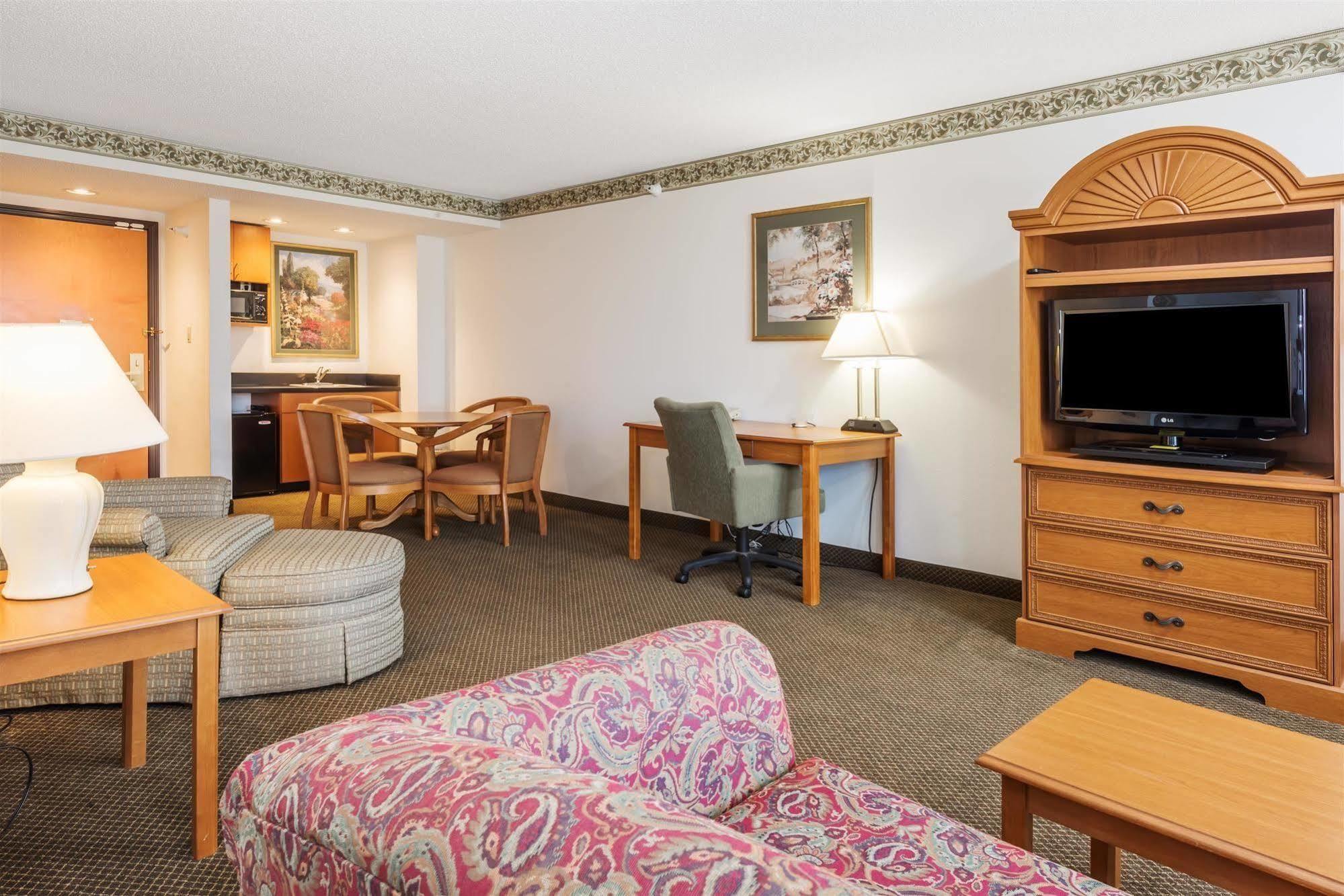 Wingate By Wyndham Indianapolis Airport Plainfield Hotel Екстериор снимка