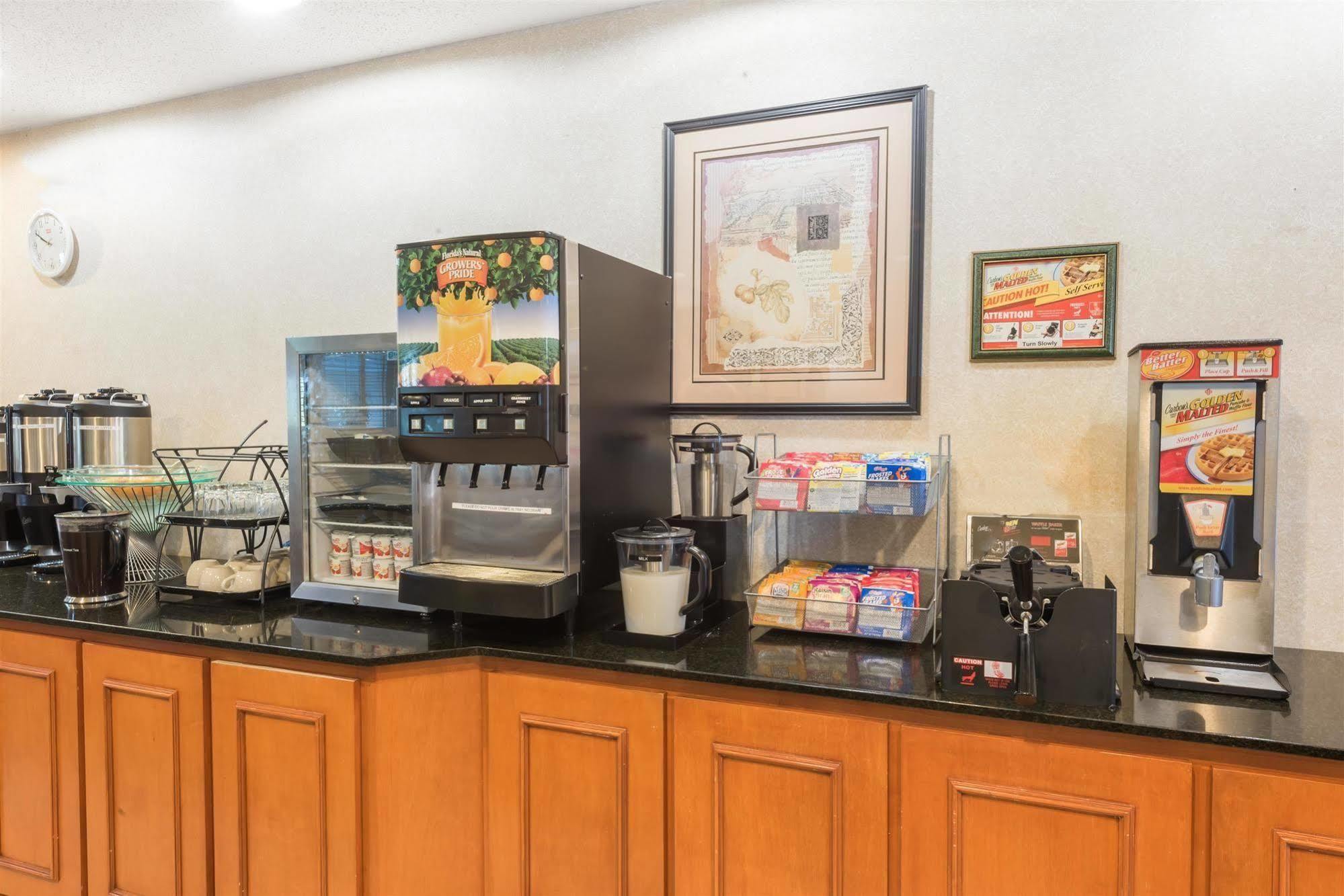 Wingate By Wyndham Indianapolis Airport Plainfield Hotel Екстериор снимка
