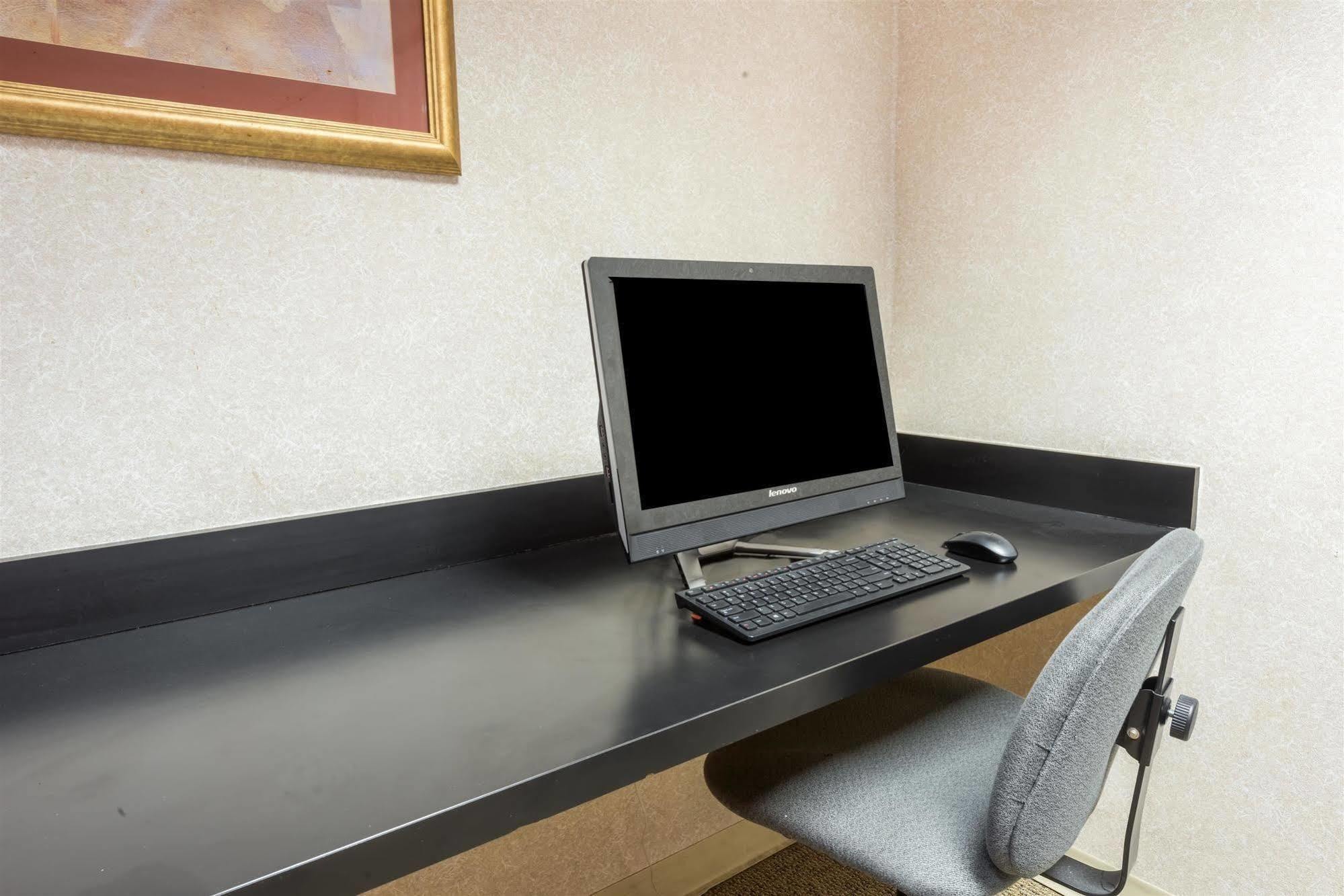 Wingate By Wyndham Indianapolis Airport Plainfield Hotel Екстериор снимка